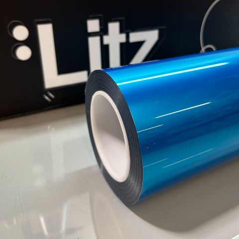 Metallic Gemstone Blue Gloss — muestra real de LITZ